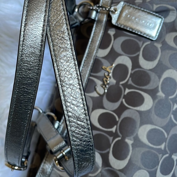 Authentic Coach shoulder bag - Picture 3 of 17